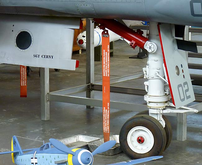 04F4PhantomNoseGear