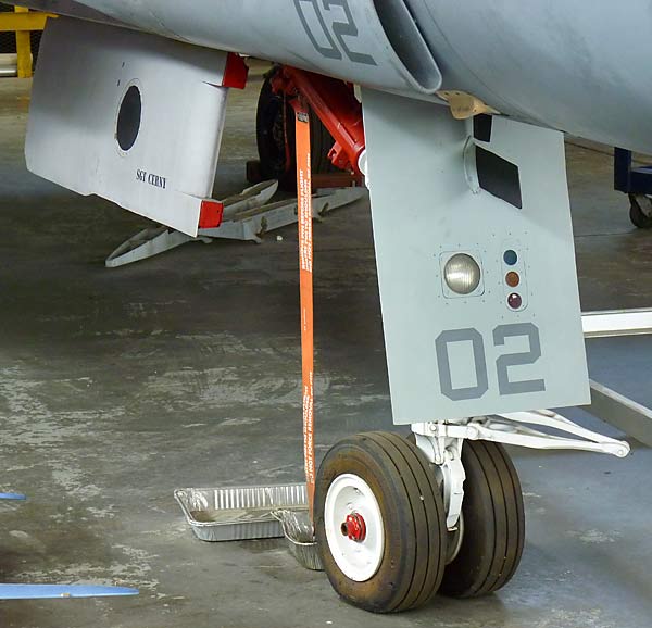 05F4PhantomNoseGear