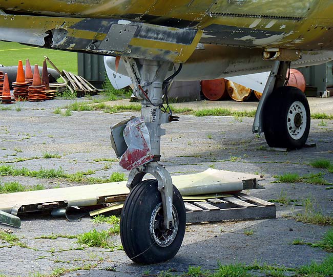 03F105NoseGear