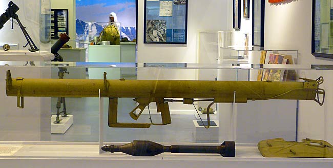 32 German 88mm Bazooka Panzerschreck