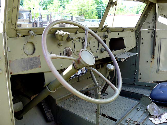 03M2A1HalftrackInterior