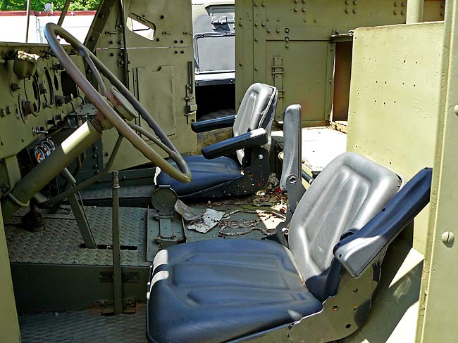 04M2A1HalftrackInterior