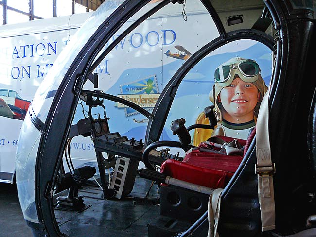 05TH55AHelicopterCockpit