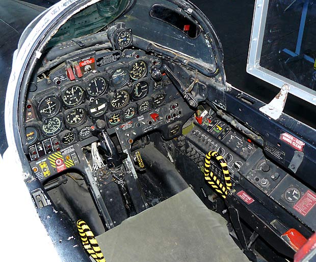 03T33Cockpit