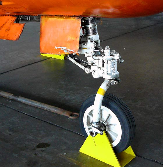 13T28NoseGear