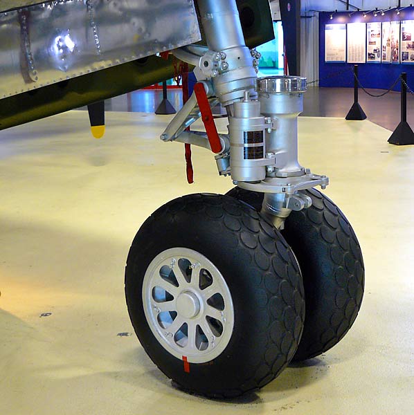 12BoeingB29NoseGear