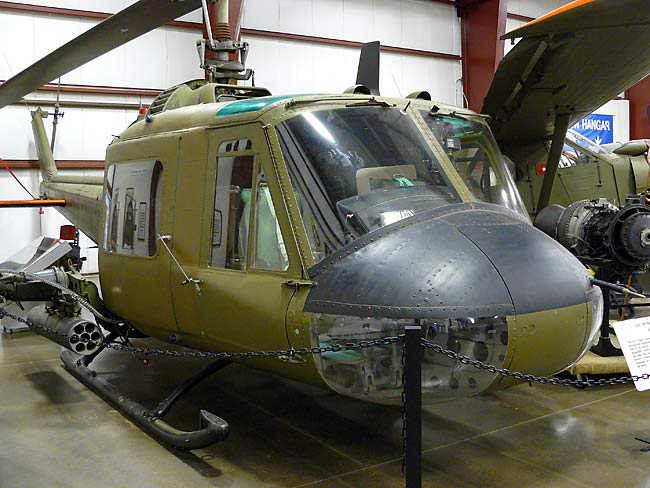 01BellUH1HueyHelicopter