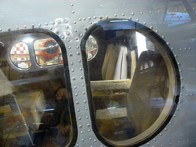 09SikorskyVS44Interior