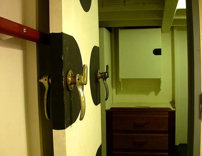 08BulkheadDoor