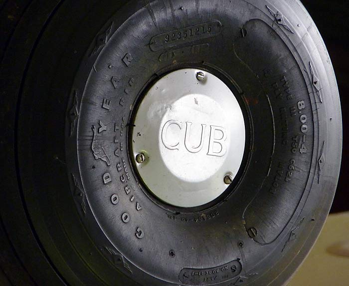 07PiperJ2CubMainGearWheel