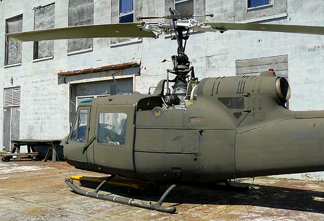 18BellUH1MHueyHelicopter