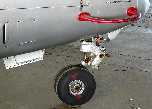 07FougaCM170NoseGear