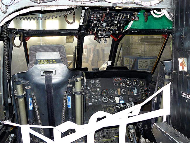 11SH3HSeaKingCockpit