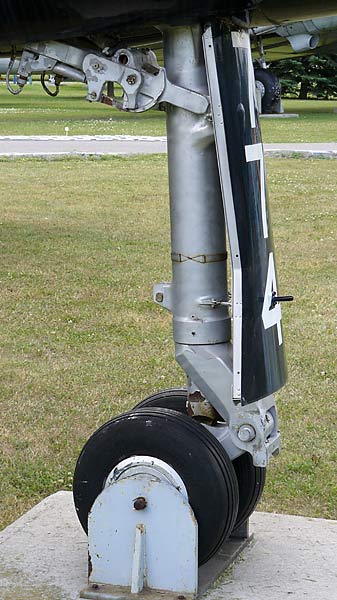 07AvroCF100NoseGear