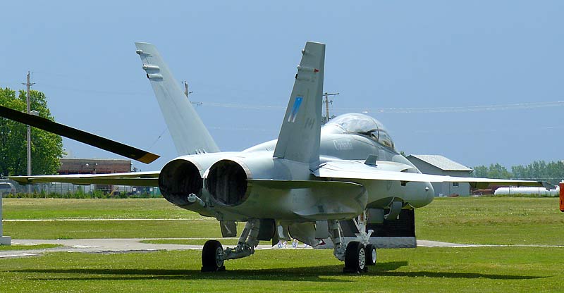 16McDonnellDouglasF18Hornet