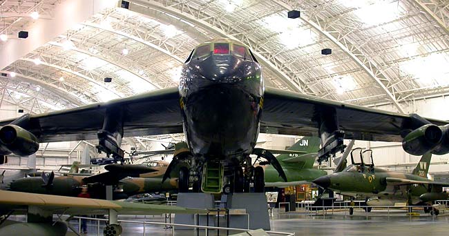 02BoeingB52