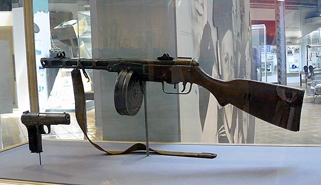 05 Soviet PPSh M1941 Submachinegun