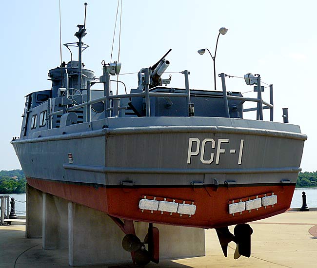 07 Swift Boat Stern