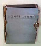 02CompartmentBillHolder