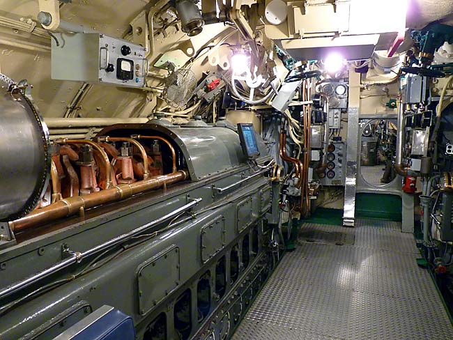 12SubmarineEngineRoom