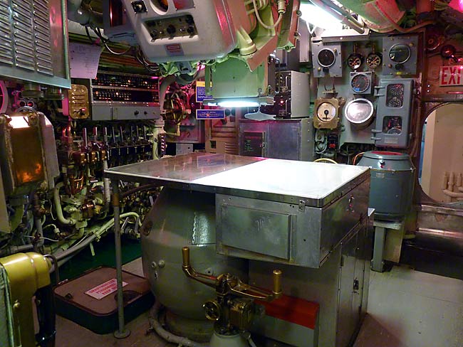 35USSRequinControlRoom