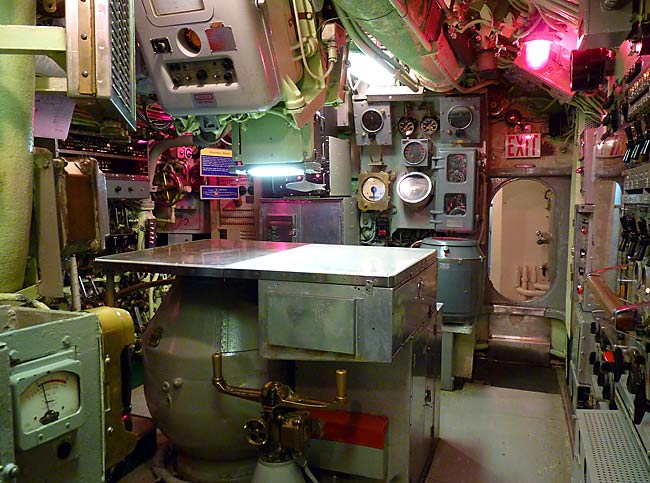 41USSRequinControlRoom