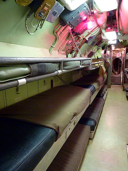 01SubmarineBunks