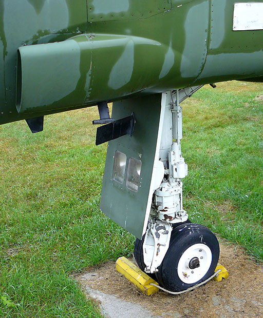 11F4DPhantomNoseGear