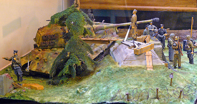 32WWIIKingTigerDiorama