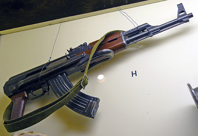 09 AK-47 Assault Rifle