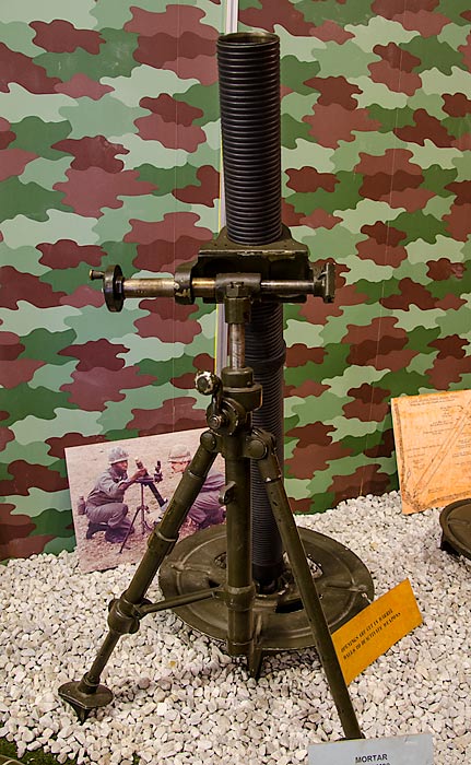 06 M29 81mm Mortar