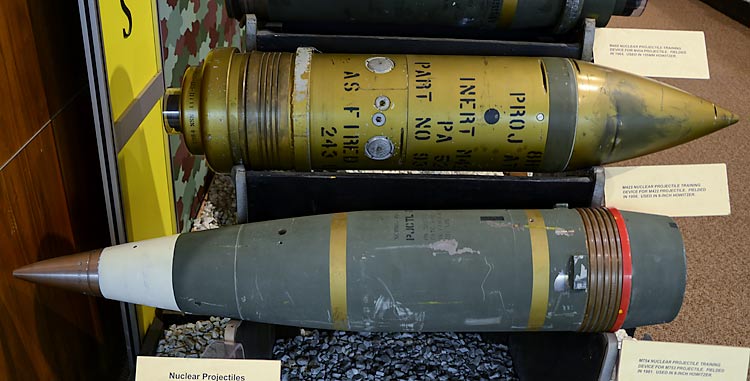 01 8 inch M753 Nuclear Projectile, M422 Nuclear Projectile