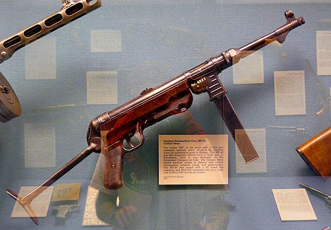 06GermanMP40SubmachineGun