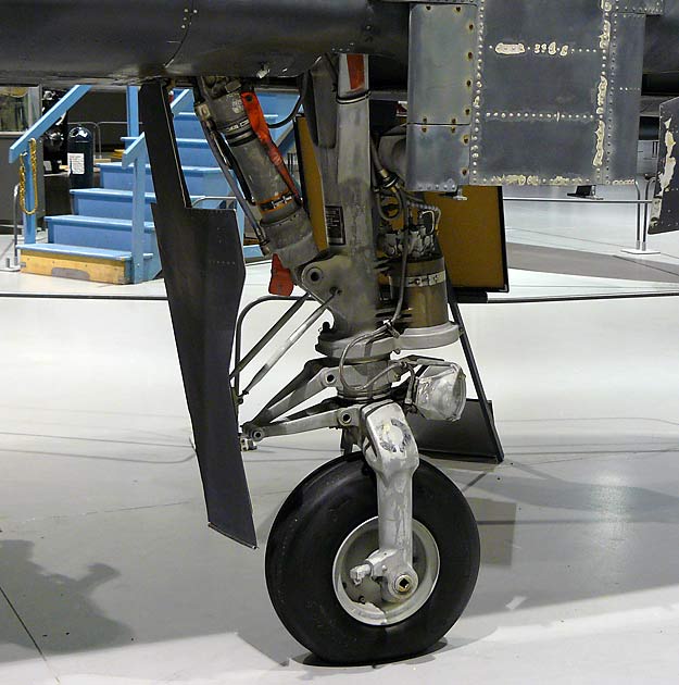 04A10ThunderboltNoseGear