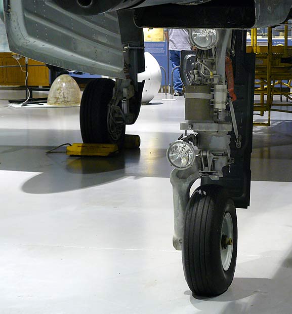 05A10ThunderboltNoseGear