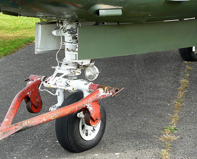 08OV1MohawkNoseGear
