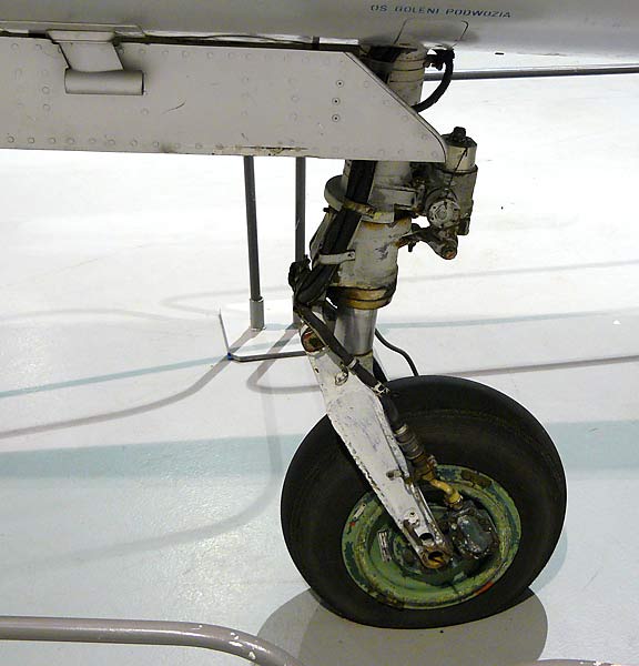 03MiG21NoseGear