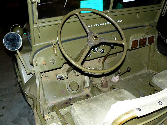 10WWIIJeepInterior