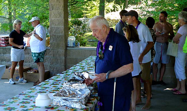 20ServingLunch
