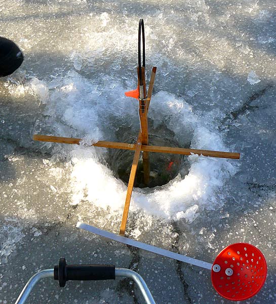 11IceFishingTipUpTrap