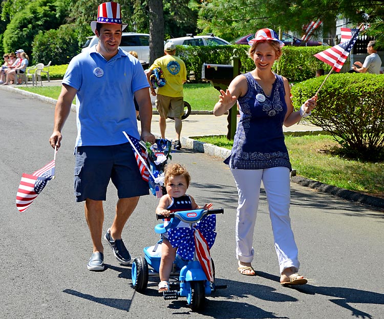 02PinesLakeJuly4Parade