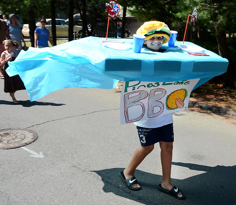 04PinesLakeJuly4Parade