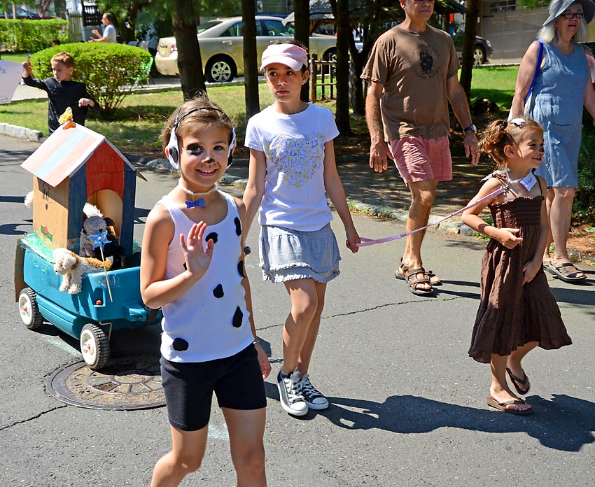 05PinesLakeJuly4Parade