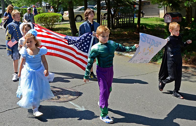 07PinesLakeJuly4Parade