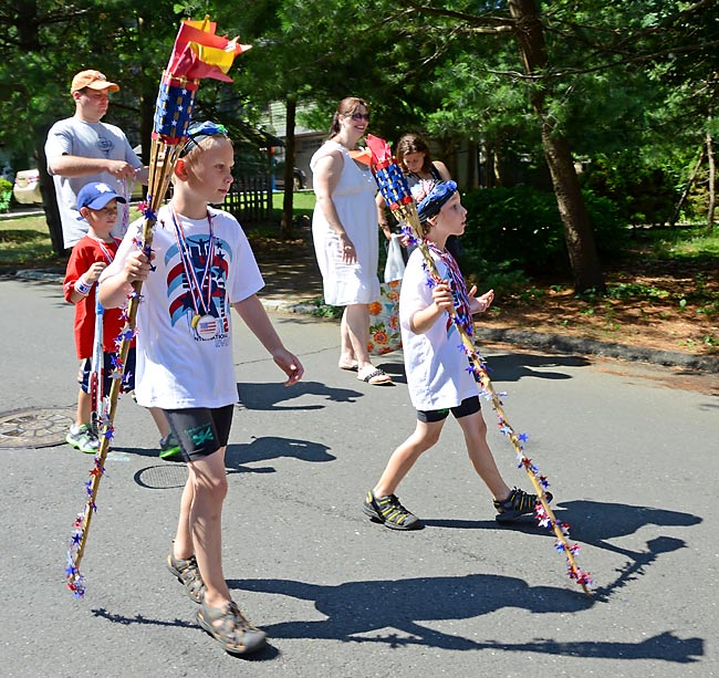 21PinesLakeJuly4Parade