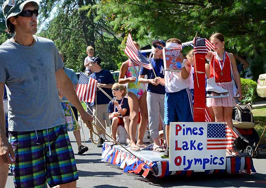 34PinesLakeJuly4Parade