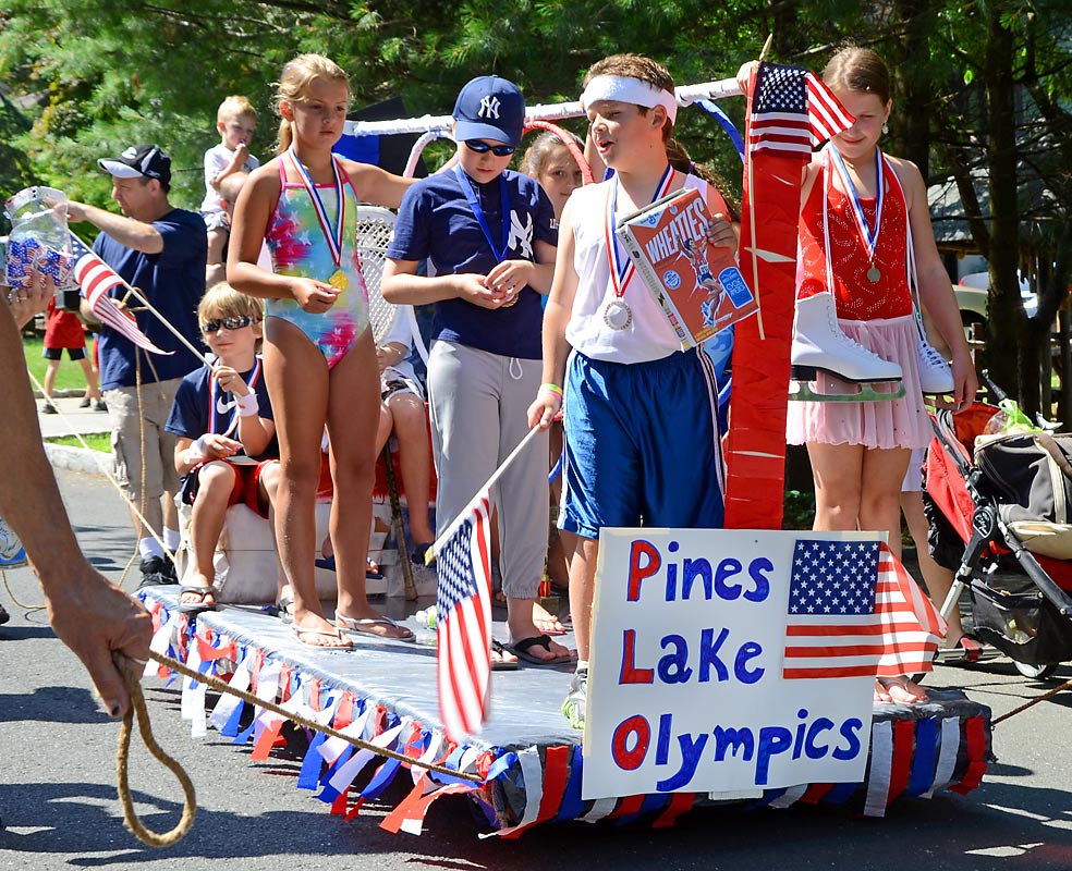 35PinesLakeJuly4Parade