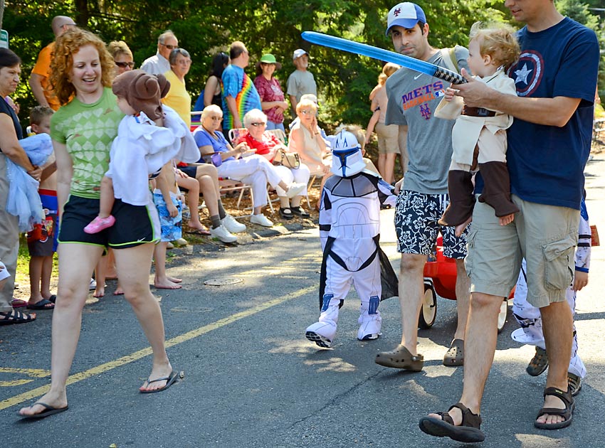 40PinesLakeJuly4Parade