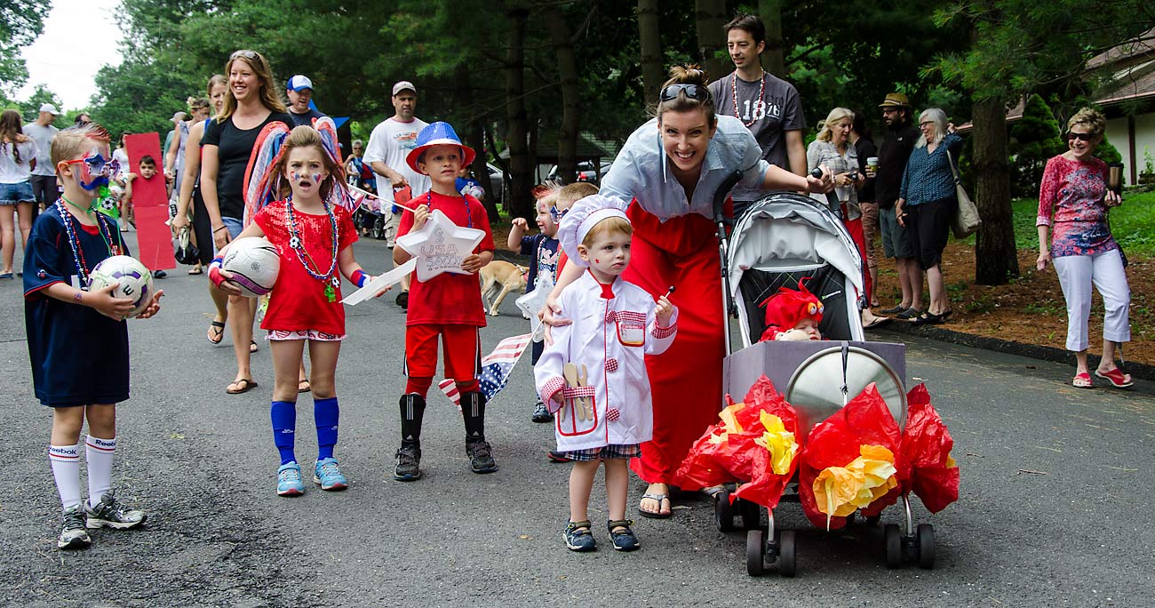 21PinesLakeJuly4Parade