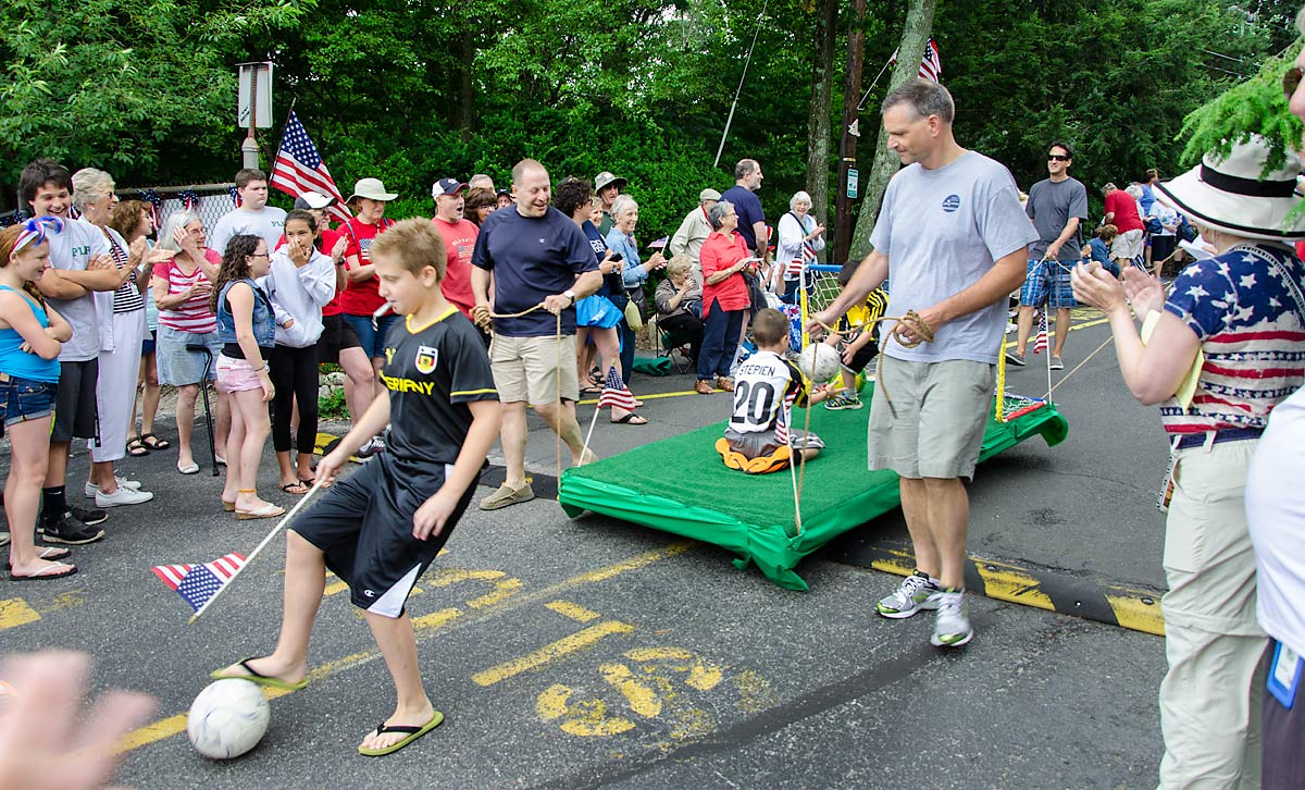 37PinesLakeJuly4Parade